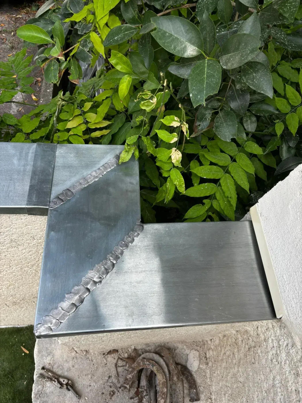 Angle de couvertine en zinc soudé à l'étain